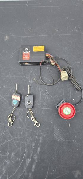 806027 Thor Micro Computer Remote Control Auto Security System With Siren And 2 Keys